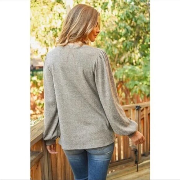 Soft and Comfy Puffy Sleeve Top Medium - Picture 3 of 6